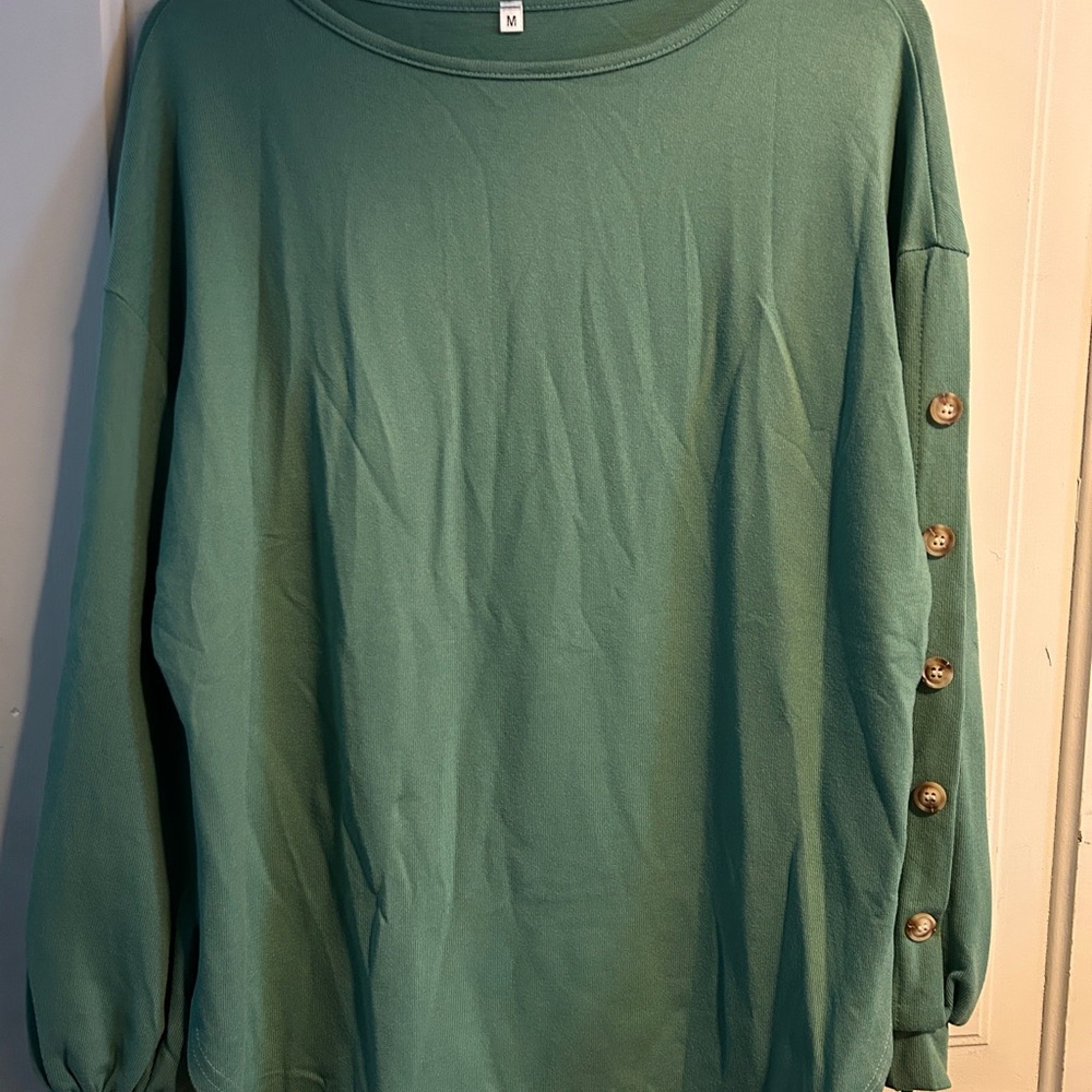 Chic Green Knit Top with Button Accents